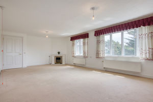 Lounge/Diner- click for photo gallery